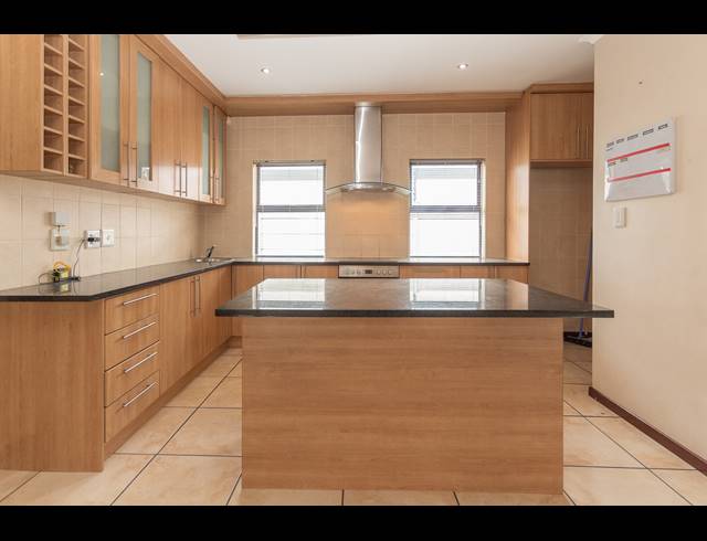 4 BEDROOM FREEHOLD FOR SALE IN PARKLANDS